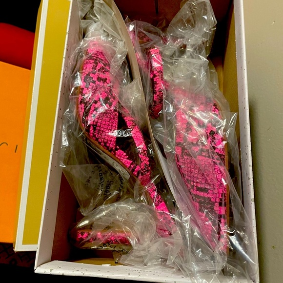 Fuschia Pink Shoes - Picture 6 of 6